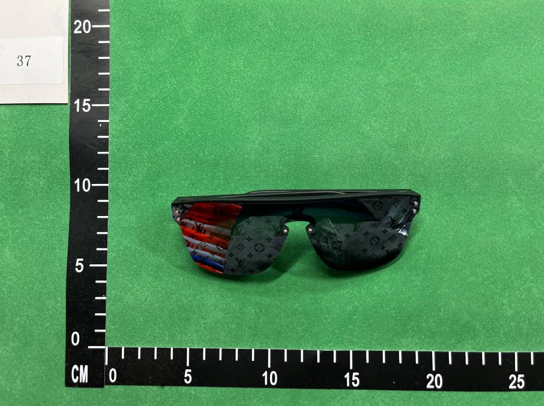 Louis Vuitton Shield Sunglasses [4 styles] -3