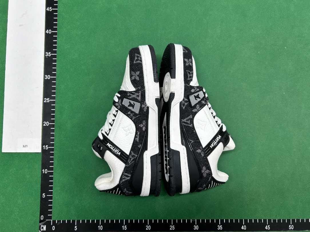 Louis Vuitton Trainer Sneakers [22 styles] -2